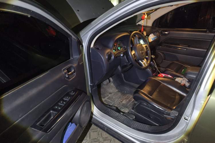 Used Jeep Compass 2011 2.4L four-wheel drive luxury version