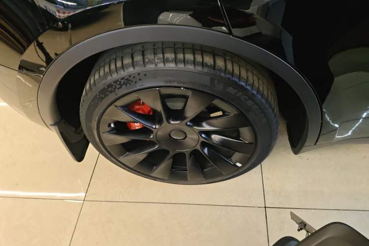 Used Tesla Model Y 2023 Long-Range All-Wheel-Drive Version