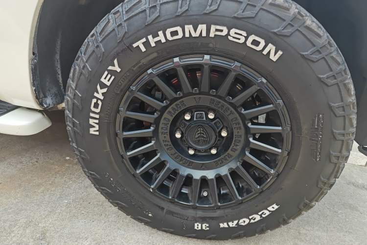 Used Nissan Patrol  Right Front Wheel Hub