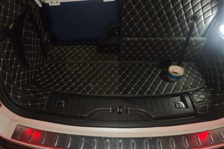 Used Ford Edge 2018 EcoBoost 245 Two-Wheel-Drive Titanium 7-Seater China VI Standard Trunk