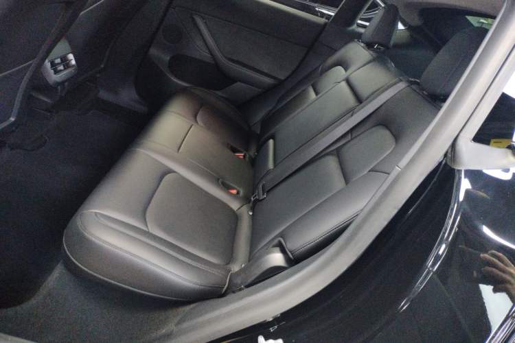 Used Tesla Model Y 2022 Long-Range All-Wheel-Drive Version Left Rear Seat