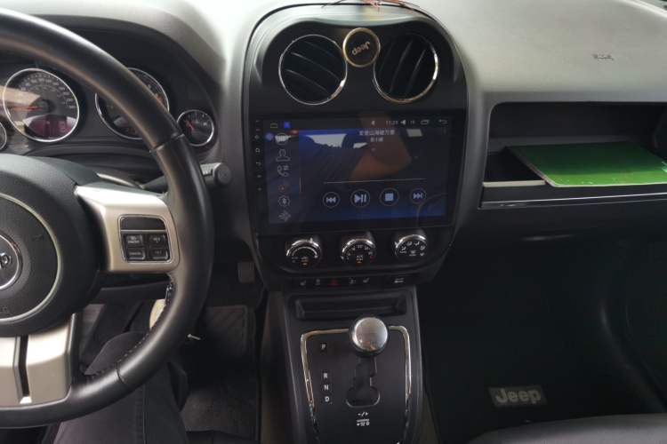 Used Jeep Patriot 2014 2.4L Luxury Navigation Edition Audio And AC Panel