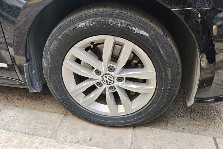 Used Volkswagen Passat 2016 330TSI DSG Luxury Edition Right Front Wheel Hub