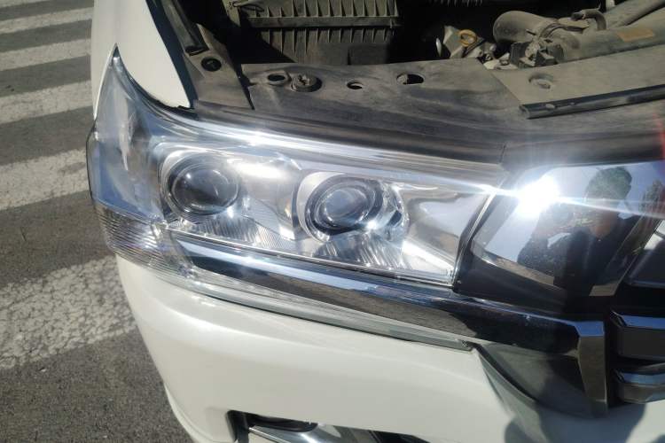 Used Toyota Land Cruiser  Right Front Headlight