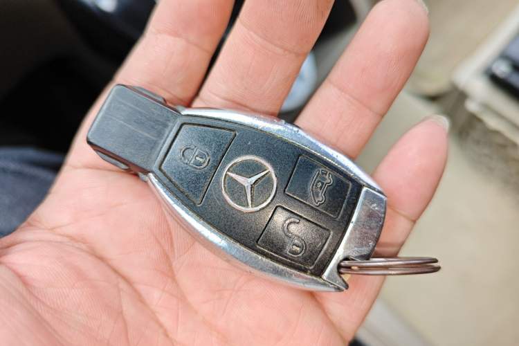Used Mercedes-Benz Viano 2011 2.5L Luxury Edition Vehicle Key