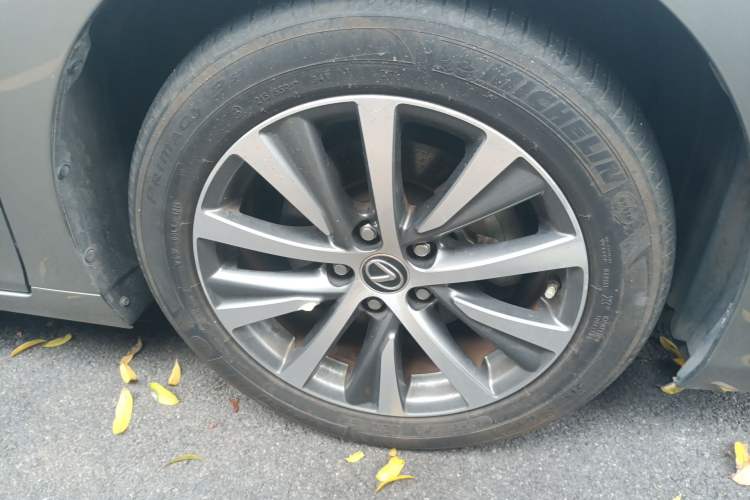 Used Lexus ES 2020 300h Premier Edition