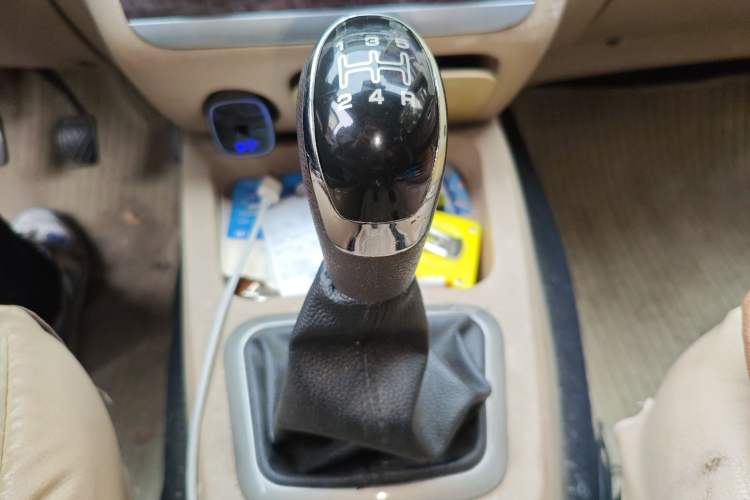 Used BAIC Weiwang M30 2015 1.5L Basic Version BJ415B Gear Lever