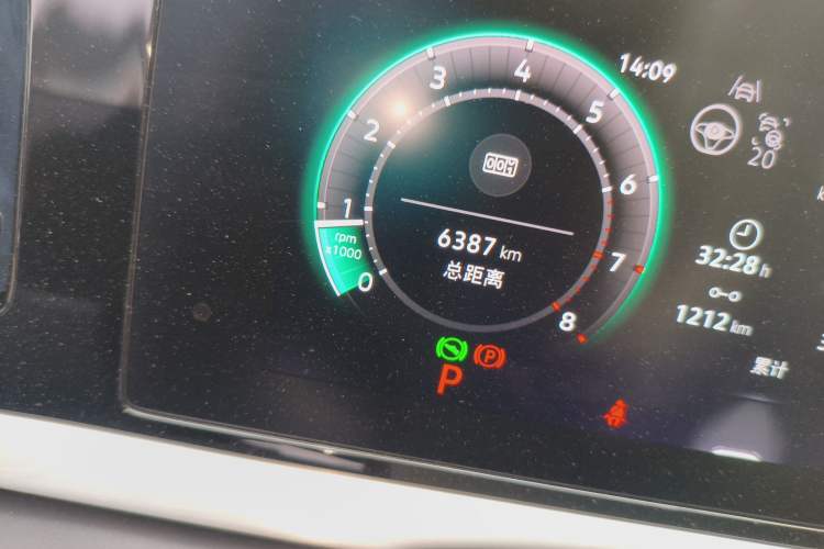 Used Volkswagen Passat 2025 Pro 380TSI Dragon Supreme Edition Odometer Close Up