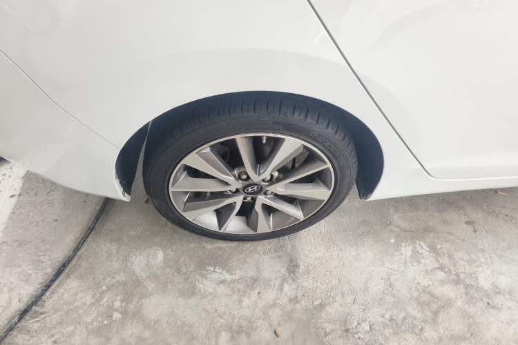 Used Hyundai Elantra (5th Generation / Langdong) 2015 1.6L Automatic Leading Model Right Rear Wheel Hub