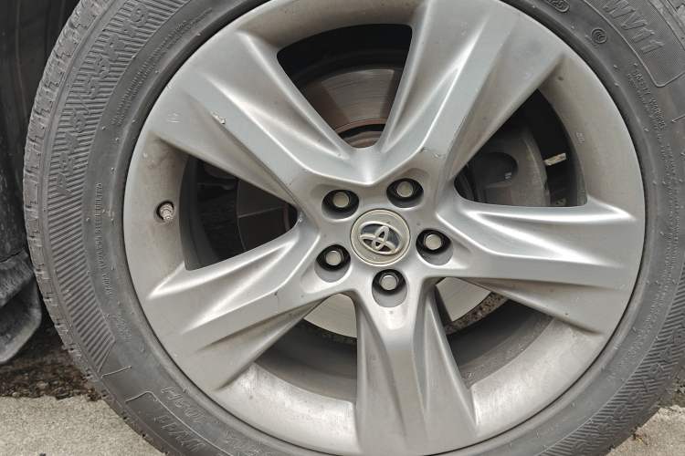 Used Toyota Highlander 2017 2.0T Two-Wheel Drive Luxury Edition 7 Seats Right Front Wheel Hub