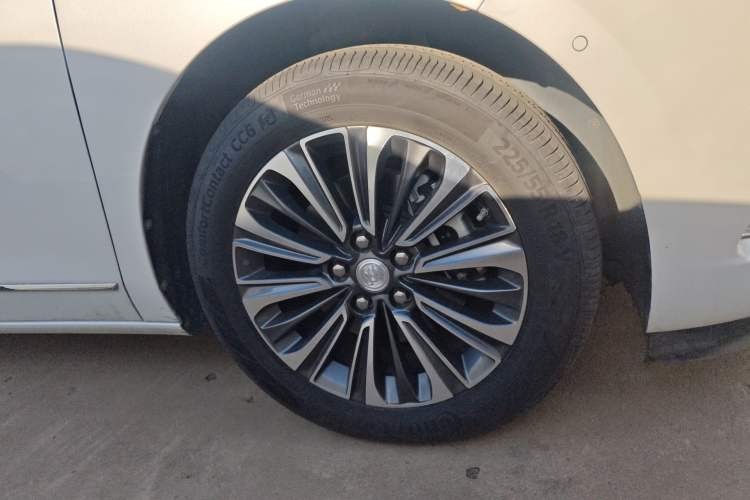 Used Buick GL8 2022 ES Landtrek 653T Flagship Model Right Front Wheel Hub