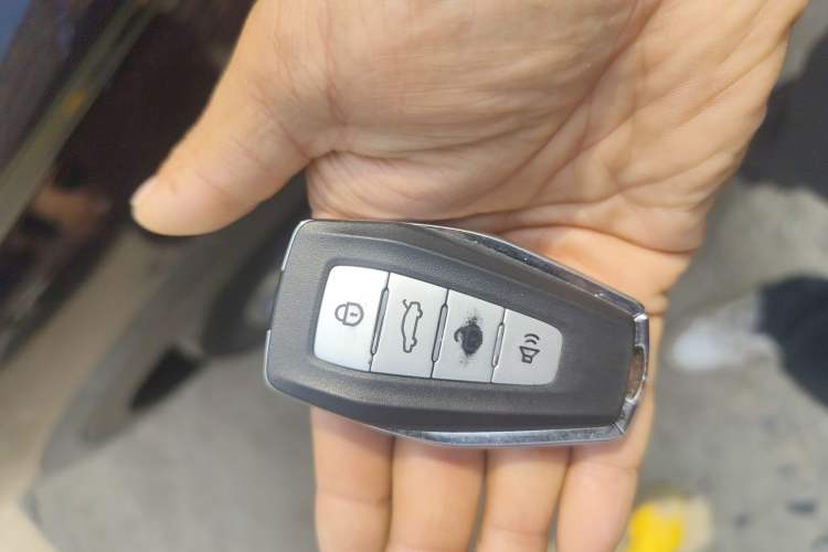 Used Geely Auto Haoyue 2022 1.8TD DCT Luxury 7-Seater Vehicle Key