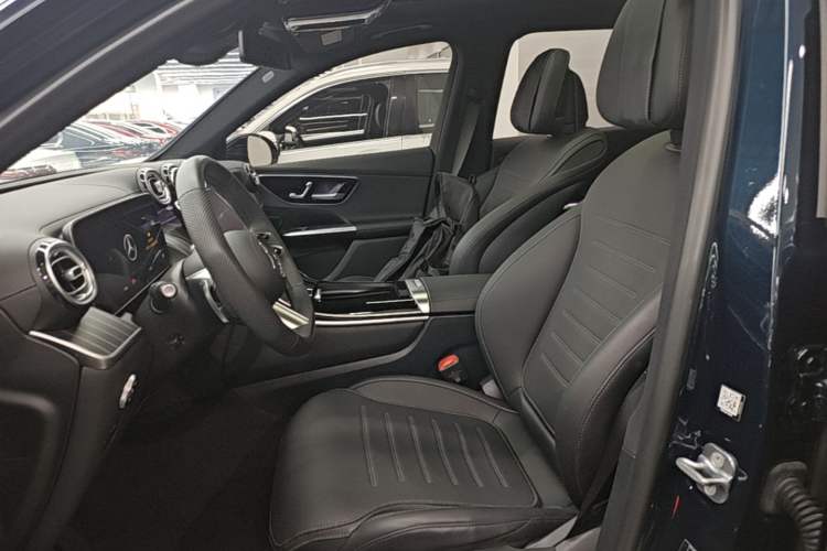 Used Mercedes-Benz GLC 2023 Facelift GLC 260 L 4MATIC Luxury Version 5 Seats Left Front Seat