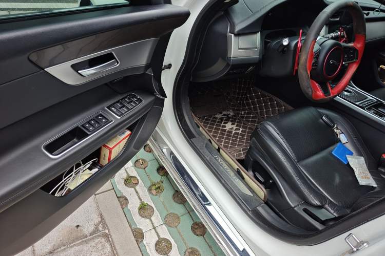 Used Jaguar XFL 2019 XFL 2.0T 250 PS Two-Wheel-Drive Luxury Edition Driver Seat