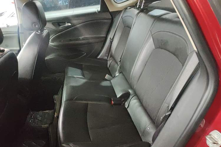 Used Buick Verano 2017 Sedan 20T Dual-Clutch Leading Model Left Rear Seat