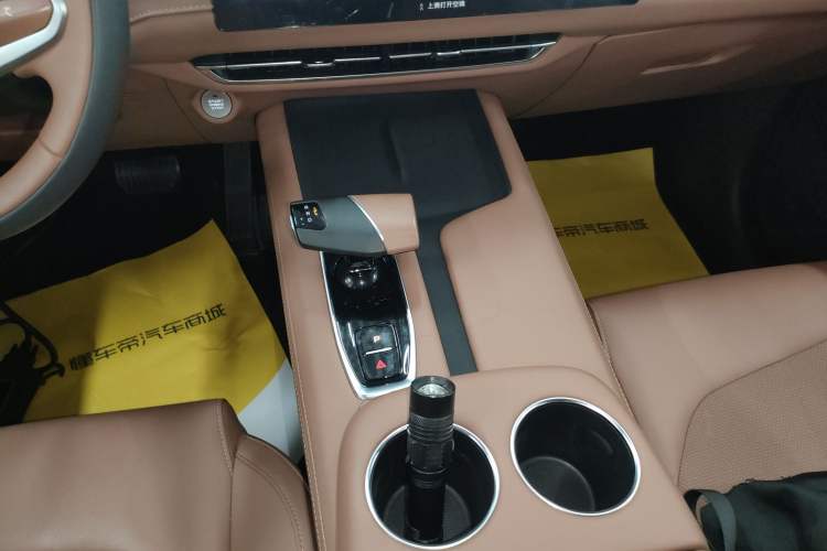 Used CHANGAN UNI-Z 2025 1.5T Luxury Version Gear Lever