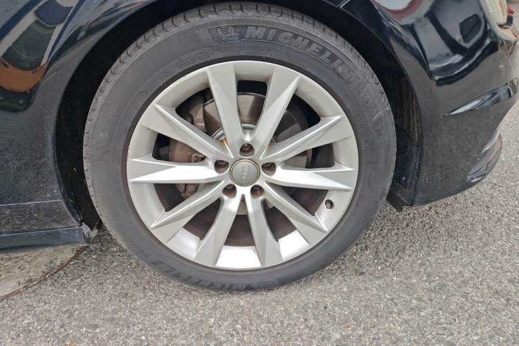 Used Audi A7 2017 35 TFSI Fashion Model Right Front Wheel Hub