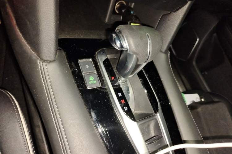 Used Honda UR-V 2017 240TURBO Two-Wheel Drive Classic Edition China V Gear Lever