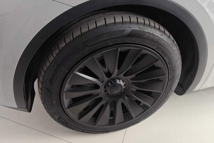 Used Tesla Model Y 2024 Long-Range All-Wheel-Drive Version