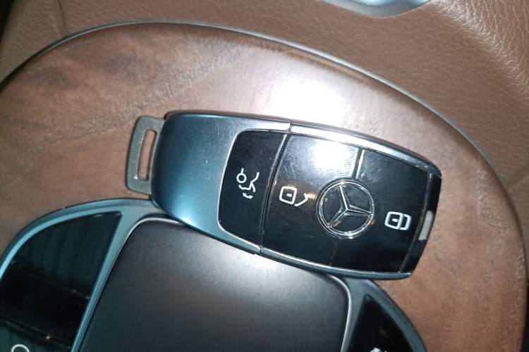 Used Mercedes-Benz E-Class 2022 Updated E 260 L Vehicle Key