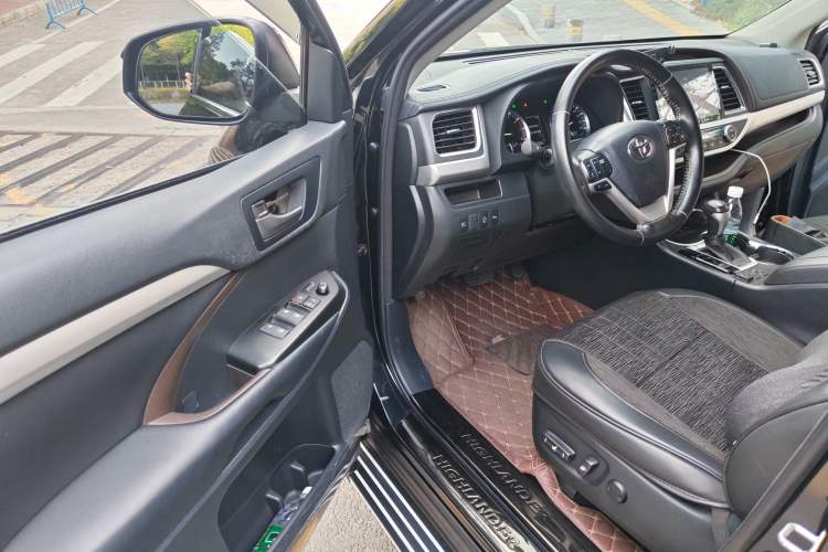Used Toyota Highlander 2018 2.0T Four-Wheel Drive Luxury Edition 7 Seats China V Emission Standard