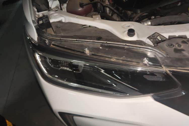 Used Chevrolet Trax 2019 Redline 335T CVT Top-Tier Model China VI Standard Right Front Headlight