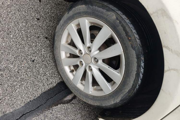 Used Kia K3 2013 1.6L Automatic GLS Right Rear Wheel Hub