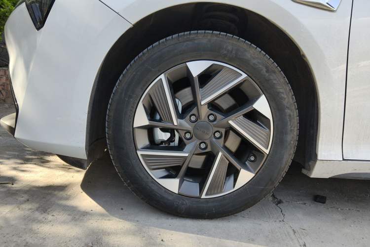 Used AION S Plus 2025 Comfort Version 53.241 kWh Left Front Wheel Hub