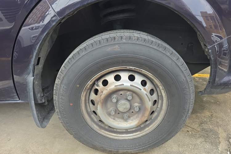 Used Dongfeng Yufeng 2021 2.0T Power King Front-Drive Logistics Vehicle Long Wheelbase Mid-Roof Design 6–9 Seats China VI Emission Standard ZD20