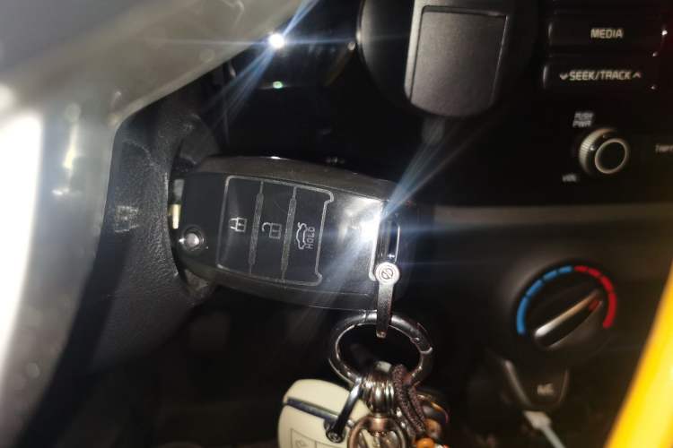 Used Kia K2 2017 Sedan 1.4L Manual Transmission 15th Anniversary Special Edition GLS Vehicle Key