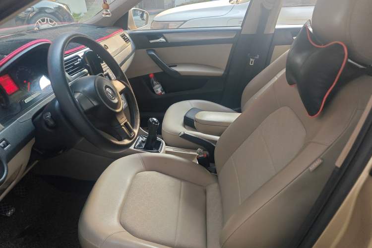 Used Volkswagen Santana 2013 1.6L Manual Comfort Edition Left Front Seat