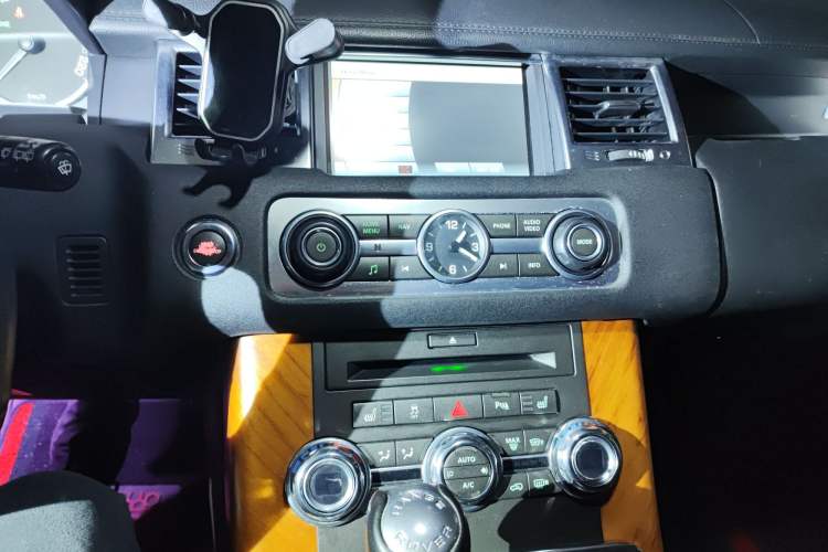 Used Land Rover Range Sport 2011 3.0 TDV6 Diesel Version Audio And AC Panel