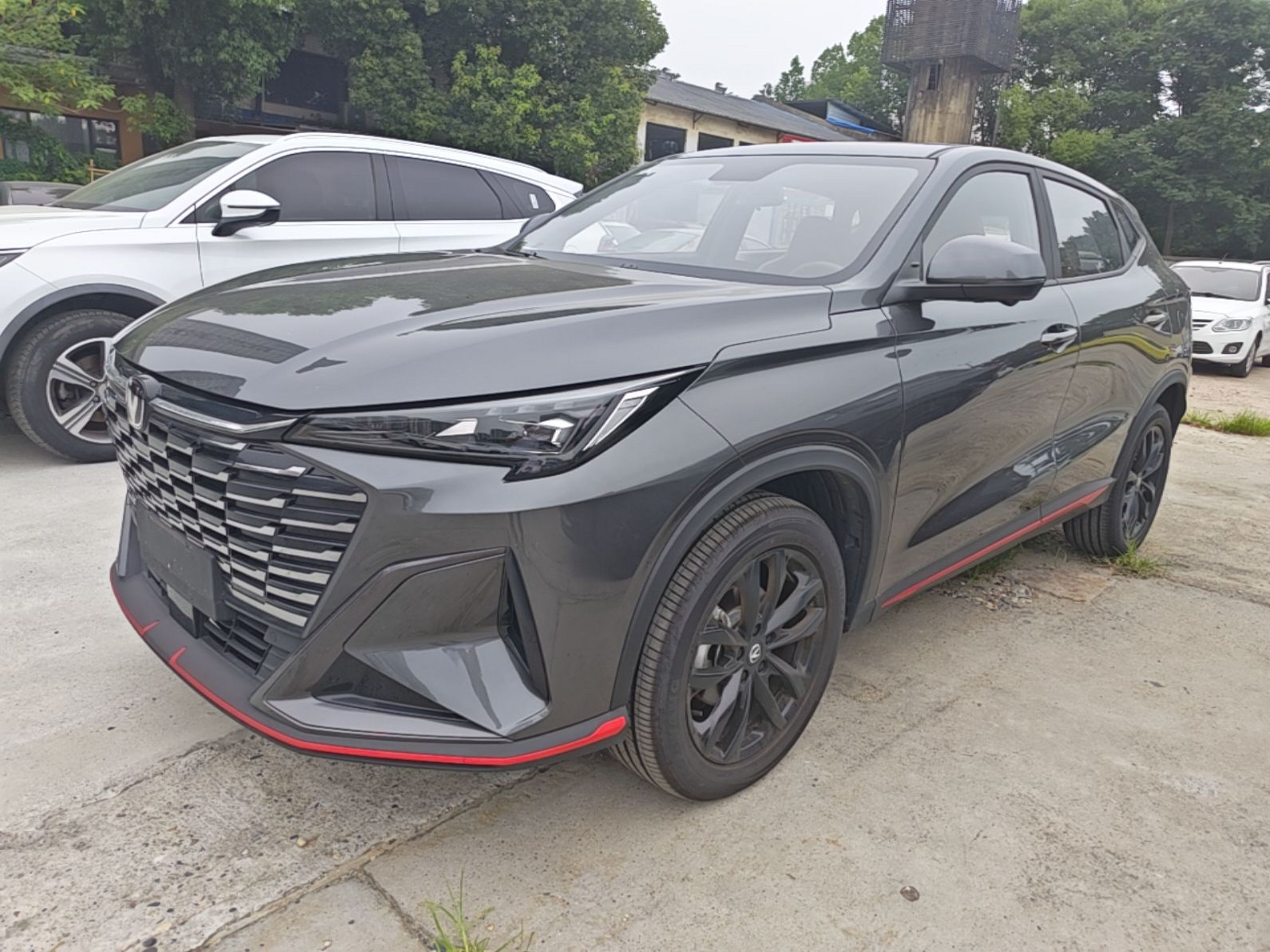 Под передней частью автомобиля