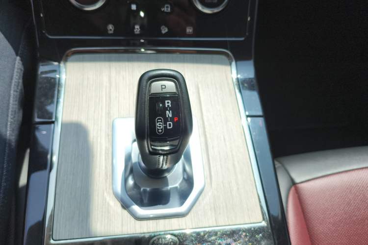 Used Land Rover Range Evoque New Energy 2022 Aurora L P300e Plug-in Hybrid Electric Version Gear Lever