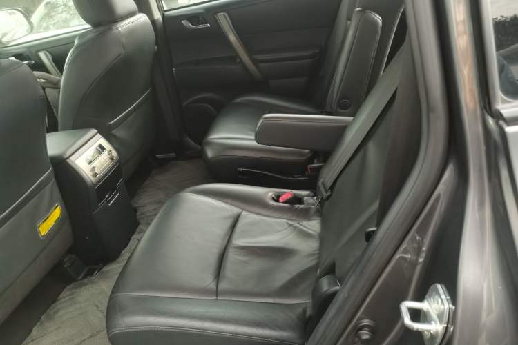 Used Toyota Highlander 2011 2.7L Two-Wheel Drive 7-Seater Luxury Edition
