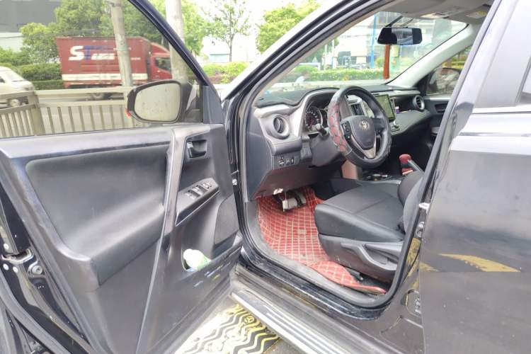 Used Toyota RAV4 2019 2.0L CVT Two-Wheel Drive Pioneer Edition China V Standard

