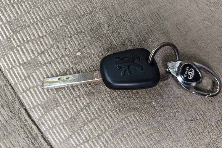 Used Peugeot 408 2011 1.6L Manual Comfort Edition
