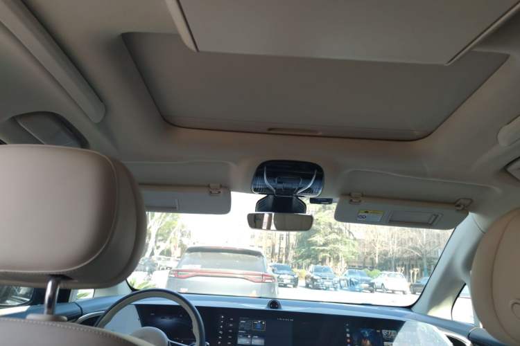 Used VOYAH Dream 2022 0-Carbon Edition Home+ Range Package 605 km Headliner