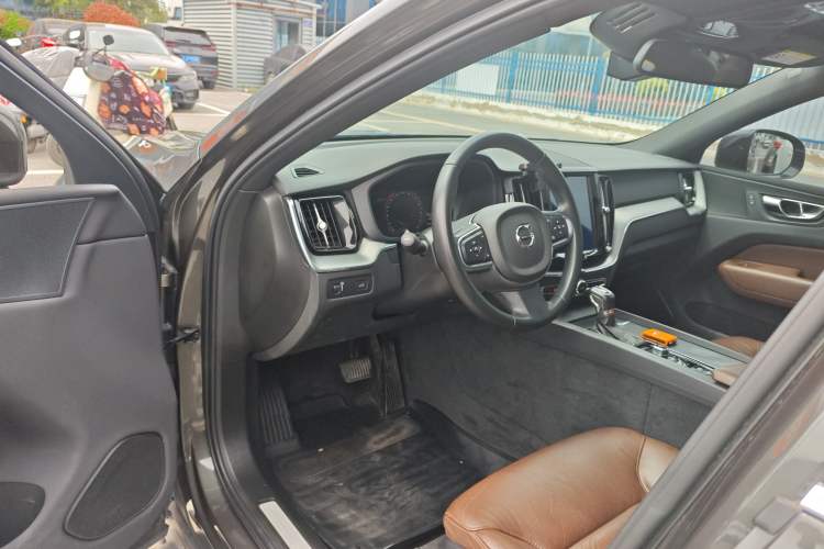 Used Volvo XC60 2021 T5 4x4 Smart Luxury Edition Driver Seat