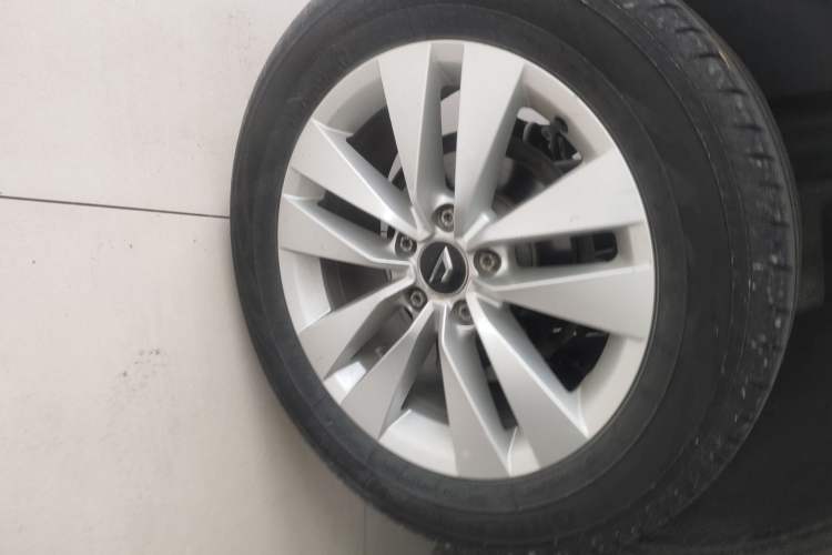 Used Jetta VS5 2021 280TSI Automatic Trend Edition Right Rear Wheel Hub