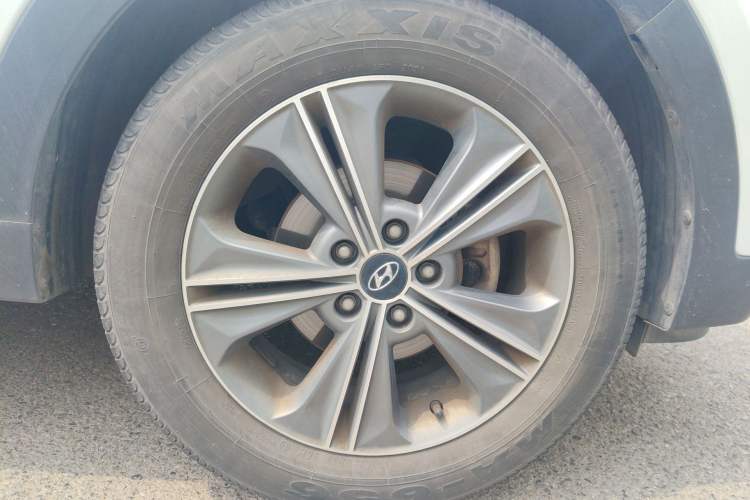 Used Hyundai ix25 2015 1.6L Automatic Two-Wheel-Drive Deluxe DLX Model