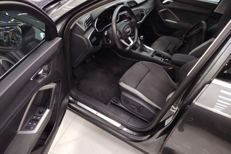 Used Audi Q3 2023 35 TFSI Fashion Dynamic Model (1.4T) Driver Seat