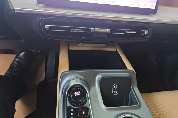 Used GAC Trumpchi E8 2024 Honor Series 2.0L Honor Edition Audio And AC Panel