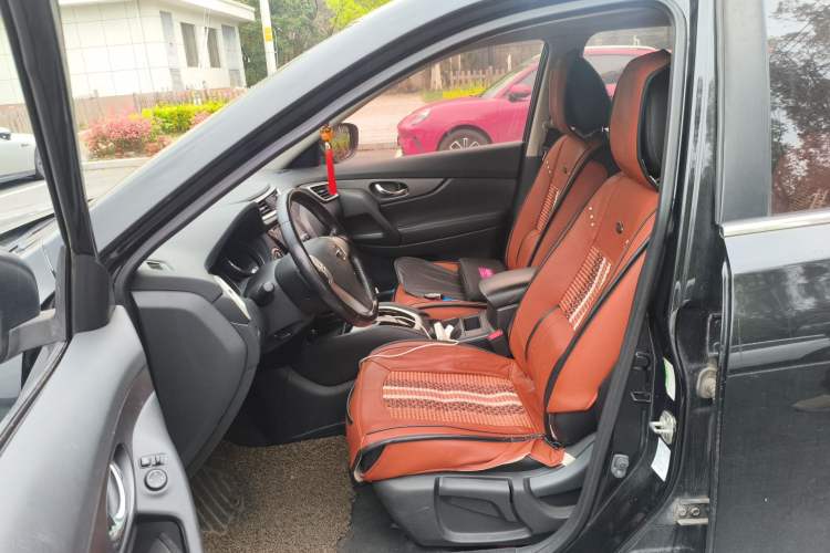 Used Nissan X-Trail 2015 2.0L CVT Comfort MAX Edition 2WD
