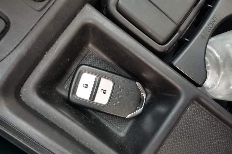 Used Honda CR-V 2015 2.4L four-wheel drive luxury version Vehicle Key