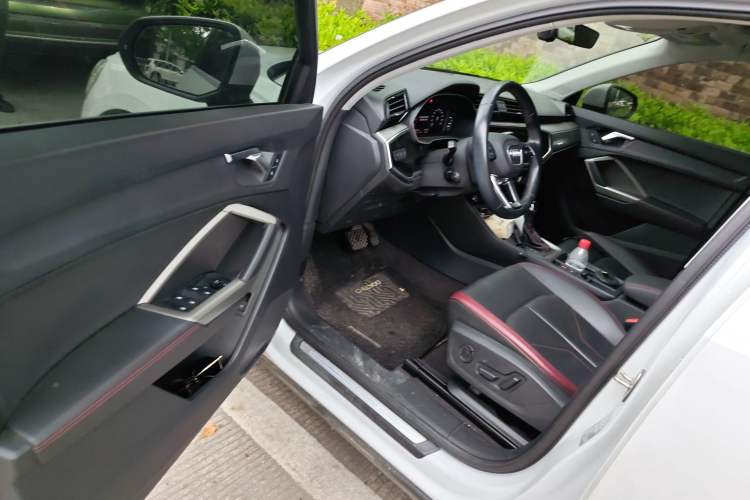 Used Audi Q3 2020 35 TFSI Fashionable and Elegant Model Driver Seat