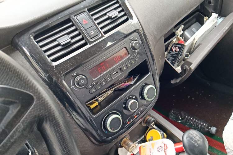 Used Wuling Rongguang V 2018 1.5L Standard Version Audio And AC Panel