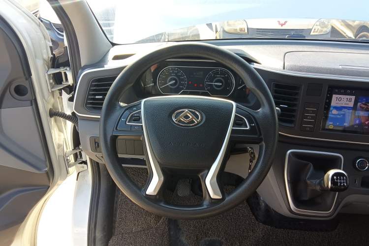 Used SAIC MAXUS Xintu V80 2021 2.0T PLUS Manual City Edition Short Wheelbase Ultra-Low Roof 5/6 Seats