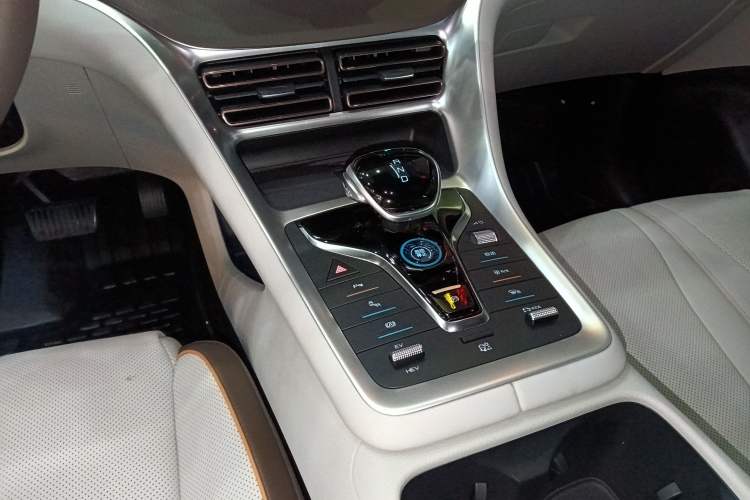 Used BYD Song Pro New Energy 2023 Champion Edition DM-i 110KM Excellence Model Gear Lever