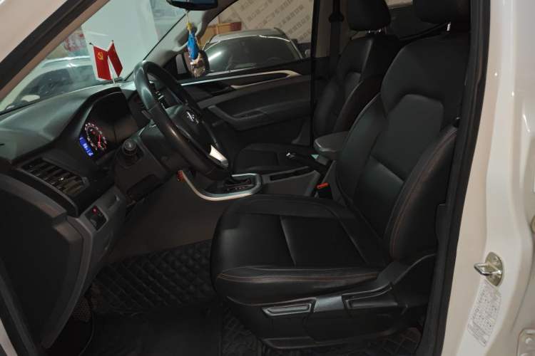 Used SAIC MAXUS T60 2017 2.8T Diesel Automatic 4x4 High-Ride Comfort Edition Standard Cabin China V Emission Standard
